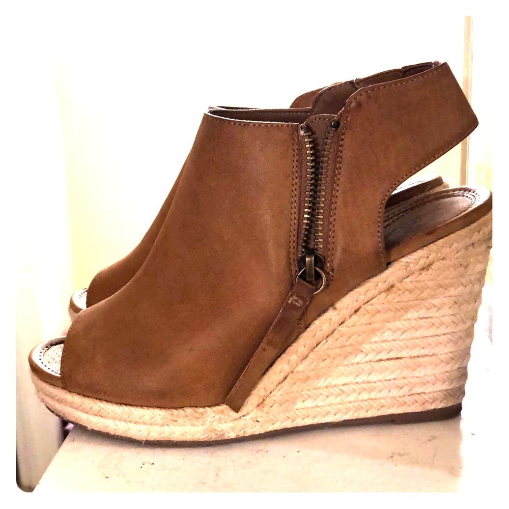 Cute Brown Wedges